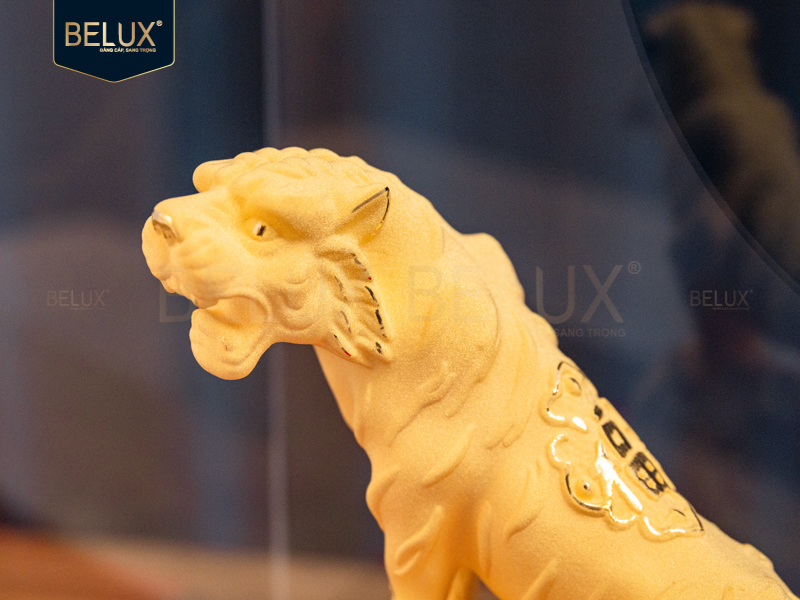 Tượng Hổ Như Ý vàng cát 11x6x12cm